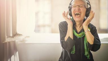 ¡Sube la volumen! Cómo influye la música en la calidad de vida de las personas mayores - Salud