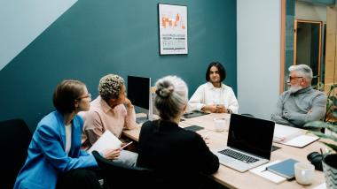 A intergeracionalidade no trabalho: um desafio e uma oportunidade - CENIE, Intergeneracionalidad