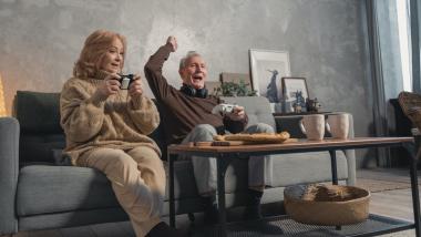 Abuelas y abuelos gamers: Rompiendo los estereotipos digitales - CENIE, longevidad, Envejecimiento